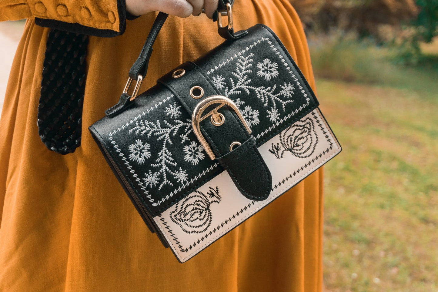 Torrard™ Crossbody Bag with Floral Embroidery