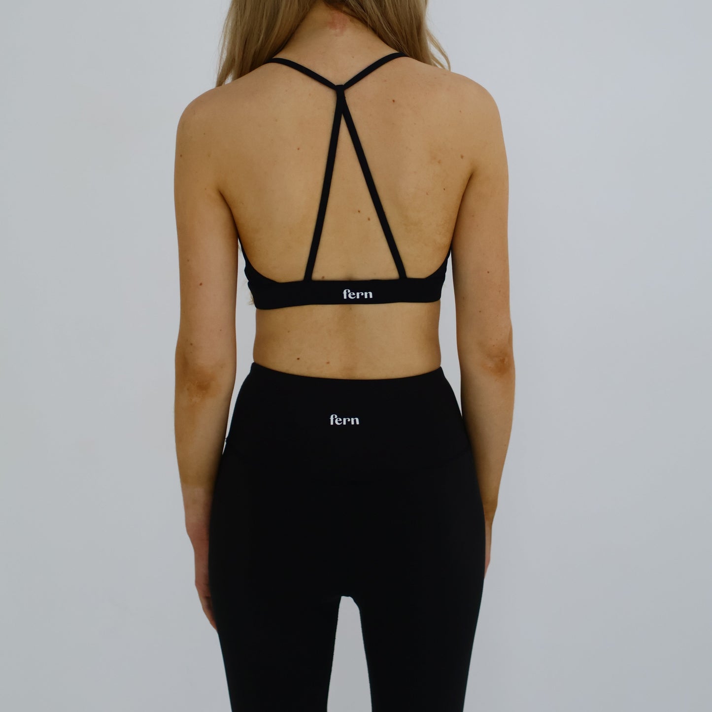 EVERYDAY SEAMLESS TANK SPORTS BRA DEEP BLACK