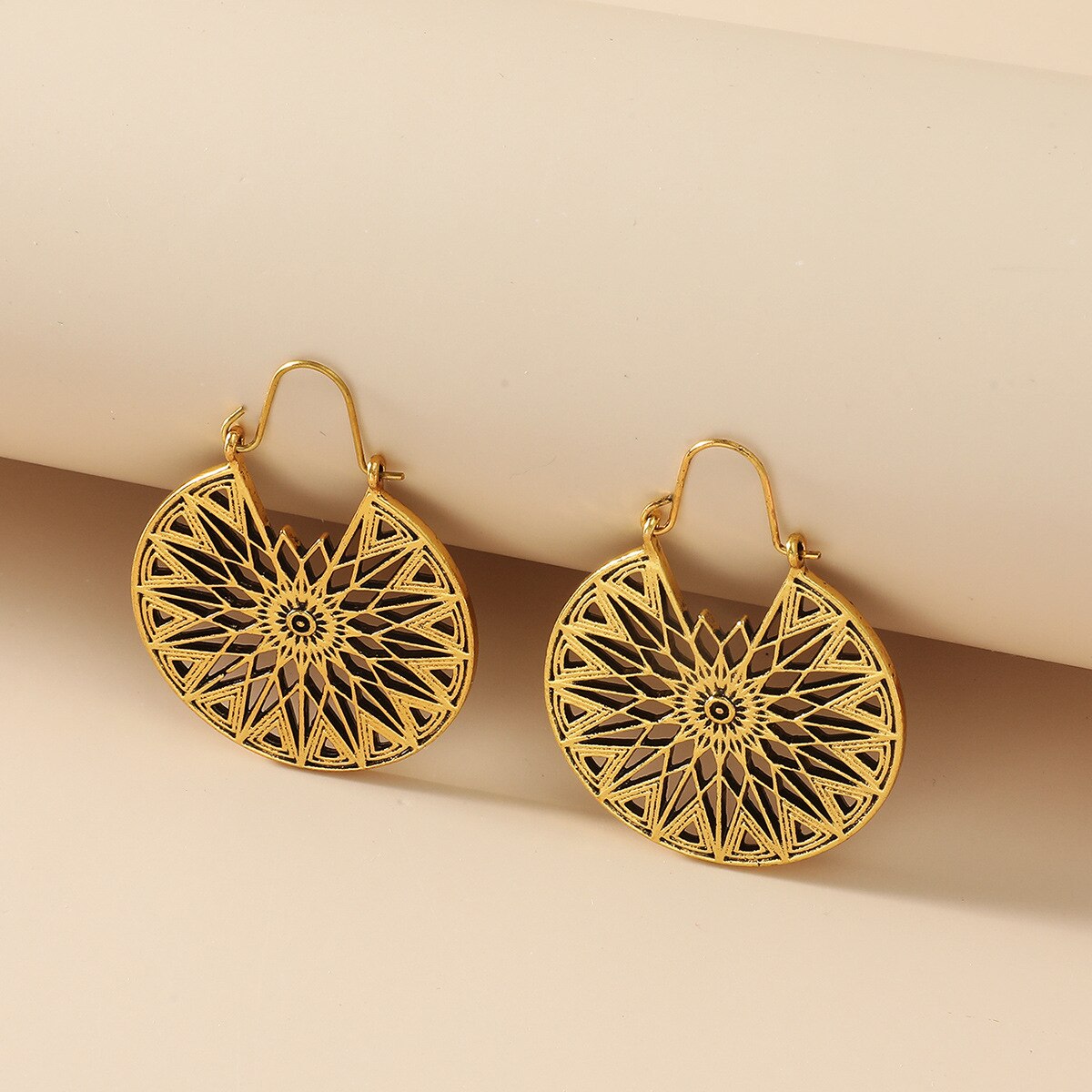 Torrard™ Vintage Hollow Earrings