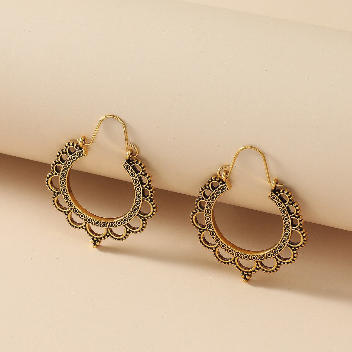 Torrard™ Vintage Hollow Earrings